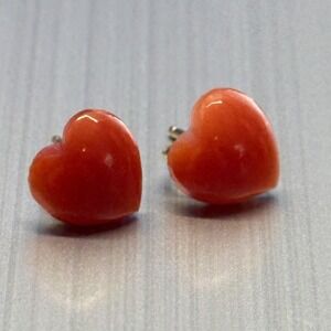 Vintage Carved Coral Heart Cabochon 14K Yellow Gold Stud Earrings 0.8 gr